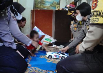 Polwan Polres Banjar Jenguk Korban KDRT dan Berikan Trauma Healing