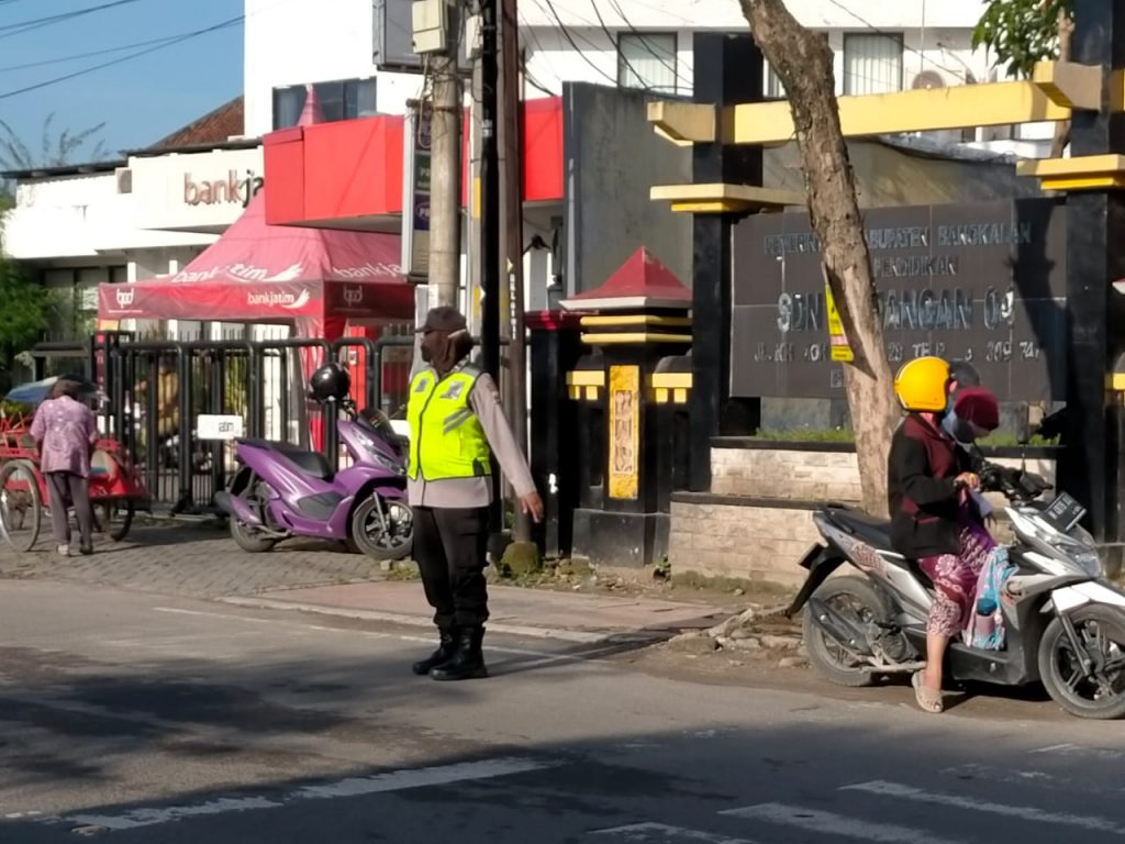 Personel Polwan Bangkalan selalu siap menjadi yang terdepan dalam memberikan kualitas dan pelayanan terbaik kepada masyarakat