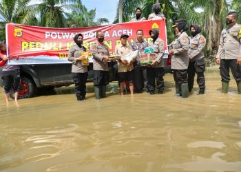 Polwan Polda Aceh Kembali Salurkan Bantuan Korban Banjir