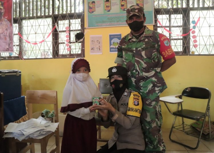 Polwan Bhabinkamtibmas dan Babinsa Lakukan Monitoring Vaksin Di Madrasah