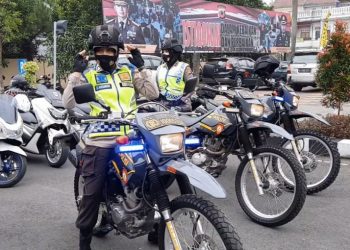 Polwan Cantik Amankan Nyepi Dengan Bermotor Trail