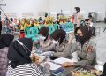 Polwan Polres Majalengka Layani Peserta Vaksinasi Massal Di PT Leetex Garment Indonesia