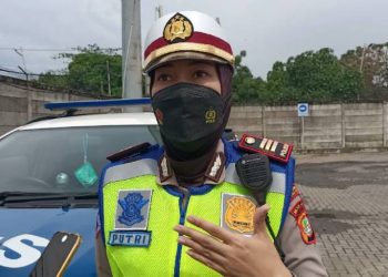 Mudik Aman Lewat Jalur Laut, Polwan Cantik AKP Putri Berpesan Hal Ini