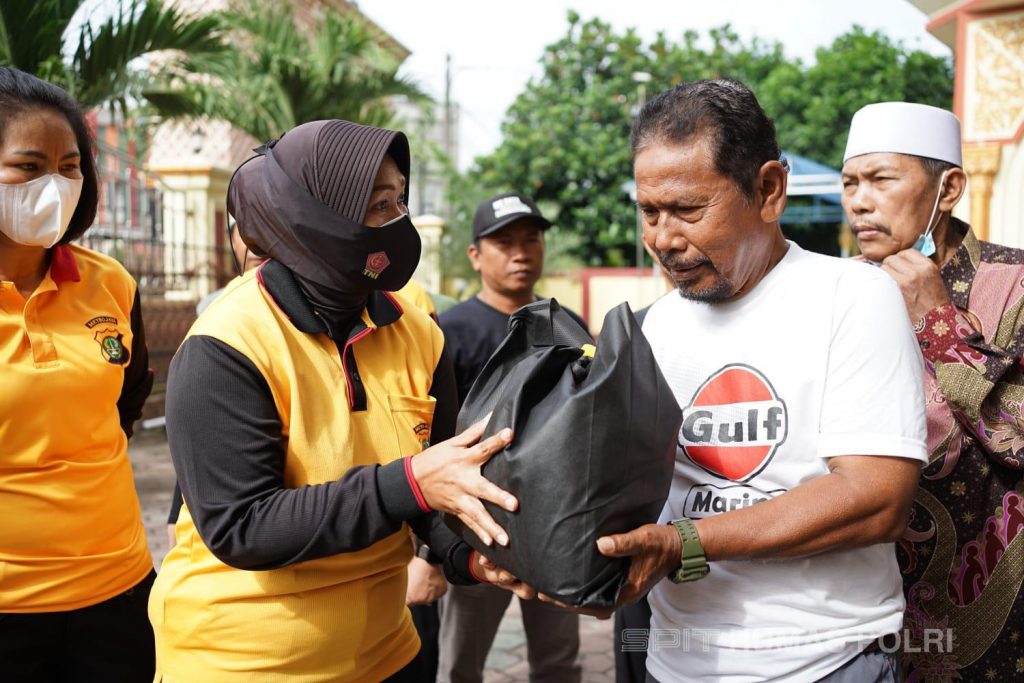 Polwan Polres Metro Bekasi Gelar Bhakti Sosial Menyambut HUT Polda Metro Jaya ke 73