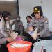 Polwan Polres Blitar Dirikan Dapur Umum dan Trauma Healing Bagi Korban Banjir