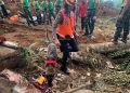 Polwan K9 Terjang Longsor Cari Korban Gempa Cianjur