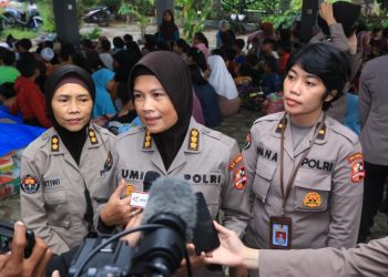 Polwan Divisi Humas Polri Beri Trauma Healing untuk Korban Gempa Cianjur