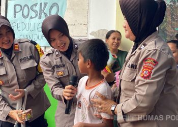 Polwan Polres Sukabumi Berikan Trauma Healing Kepada Korban Gempa Cianjur