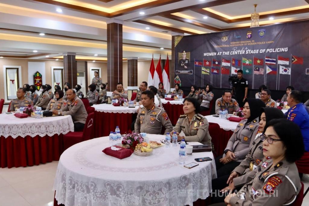 Polda Kalteng menggelar kegiatan webinar Internasional Assosiasion Woman Police (IAWP)Regional 23, bertempat di Aula Arya Dharma, Mapolda setempat, Selasa (13/12).