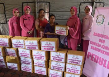 Yayasan Kemala Bhayangkari Jawa Timur Berikan Bantuan Korban Banjir di Bondowoso