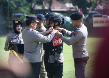 Aksi Freestyle Polwan Hebohkan Pengukuhan Tim Patroli Presisi Polresta Banyumas