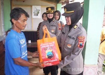 Polwan Polres Purbalingga Bagikan 574 Paket Sembako Jelang Idul Fitri 2023