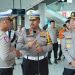 Kakorlantas) Polri Irjen Agus Suryonugroho mendampingi Kapolri Jenderal Listyo Sigit Prabowo dalam meninjau arus mudik melalui udara, mulai dari Pos Terpadu KM 57 Tol Cikampek hingga Pelabuhan Merak