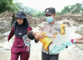 aksi heroik evakuasi pasien dari pelosok Keerom