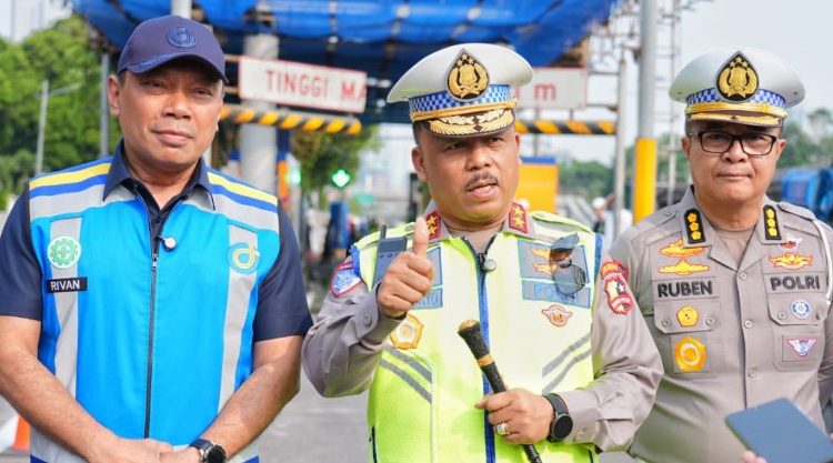 Kakorlantas dan Dirut Jasa Marga Tinjau Perbaikan 7 Gerbang Tol Pasca Demo