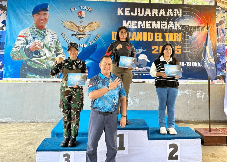 Briptu Gregoresia Laura juara 1 kejuaraan menembak Danlanud El Tari 2025