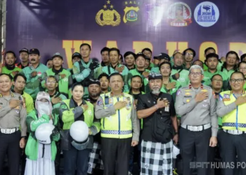 ojol dan pecalang pelopor keselamatan lalu lintas di Bali