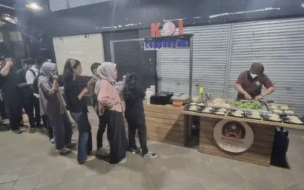 Kakorlantas Kirim Paket Buka Puasa ke Redaksi TV Nasional