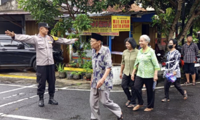 Empati di jalan