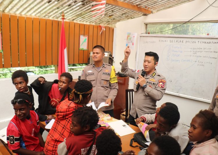 Semarak HUT Bhayangkara ke-80, Polsek Tembagapura dan Satgas Damai Cartenz Bagikan Sembako dan Perkuat Kepercayaan Masyarakat Lewat Kegiatan Humanis