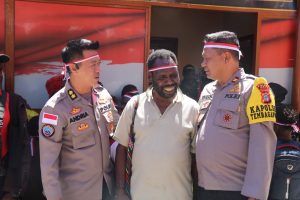 Semarak HUT Bhayangkara ke-80, Polsek Tembagapura dan Satgas Damai Cartenz Bagikan Sembako dan Perkuat Kepercayaan Masyarakat Lewat Kegiatan Humanis